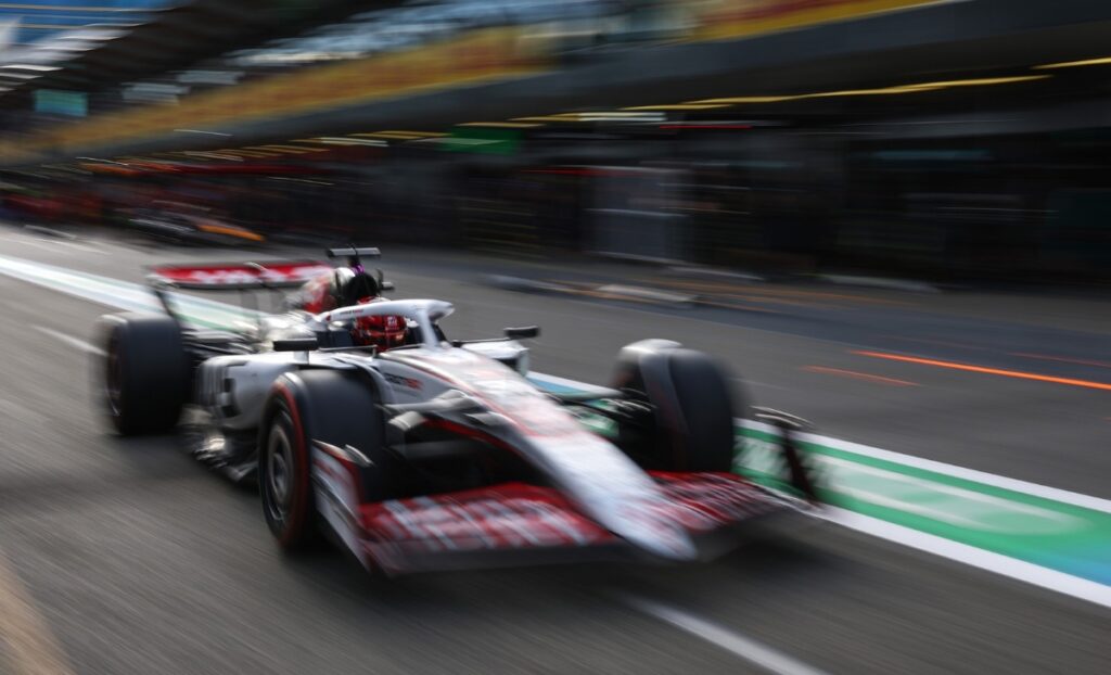 Haas: problemi alla monoposto di Ocon, la FIA lo esclude dalle qualifiche di Baku
