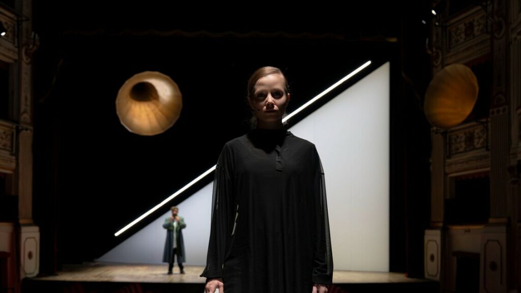 Al Mercadante di napoli il processo di Giovanna d'Arco - Teatro