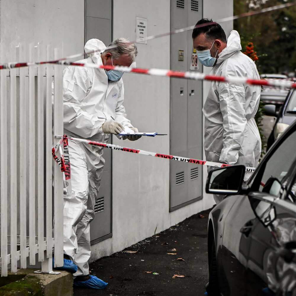 E' morta la donna accoltellata a Milano, arrestato l'ex marito E' morta la donna accoltellata a Milano, arrestato l'ex marito