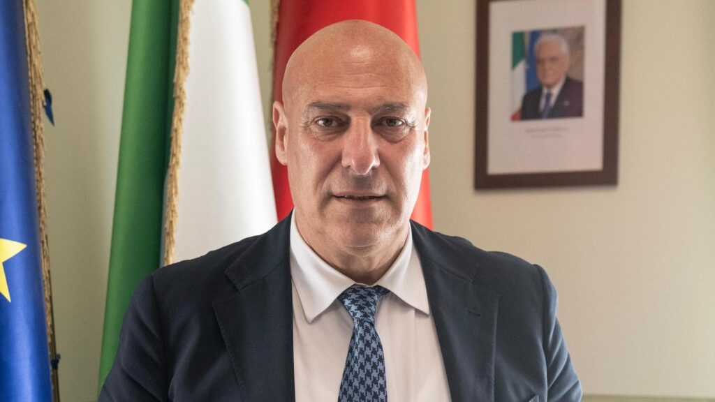 Il sindaco di Crotone Voce aggredisce un consigliere e si dimette