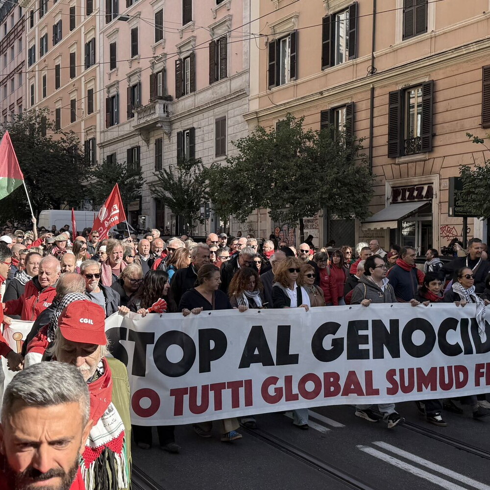 L'Italia manifesta per Gaza. La Cgil, "2 milioni in piazza". Il Viminale: "No, sono 400mila" L'Italia manifesta per Gaza. La Cgil, "2 milioni in piazza". Il Viminale: "No, sono 400mila"