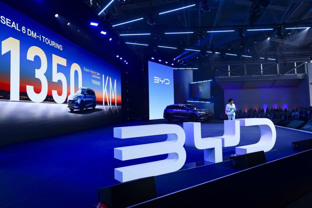 Le auto elettriche cinesi conquistano sempre più mercati mondiali: un monito per l'Europa? - News