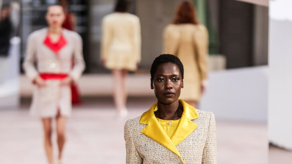 Moda: Blazy debutta per Chanel alla settimana della moda - Moda