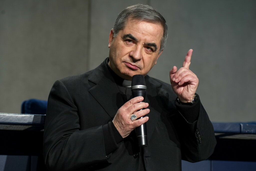 Processo in Vaticano, il cardinale Becciu condannato