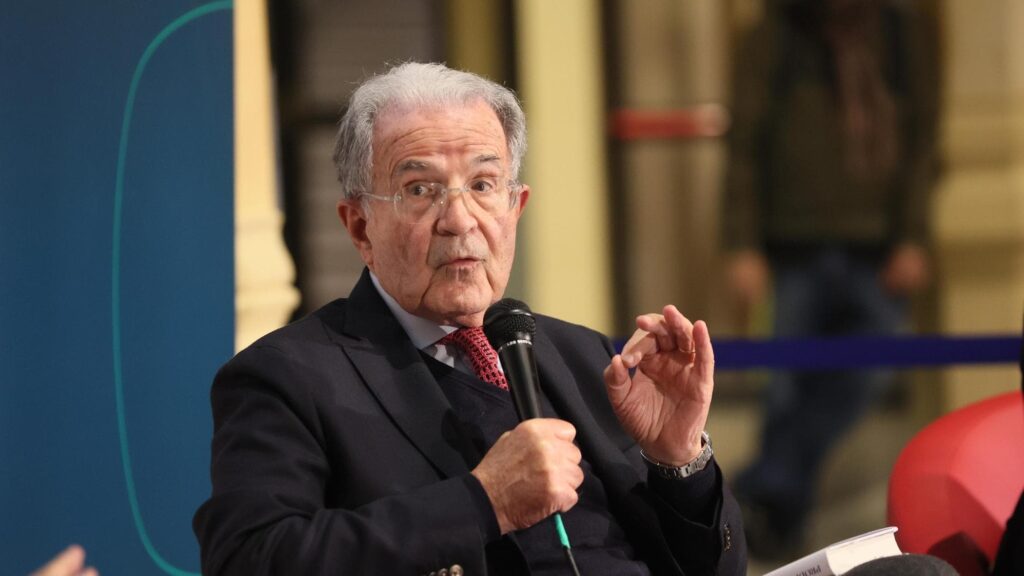 Prodi: “Importante dibattito ampio, non è opposizione a Schlein”