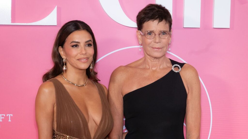 Stéphanie di Monaco, la principessa di nuovo in abito da sera grazie a Eva Longoria e a sua figlia Vanity Fair Italia