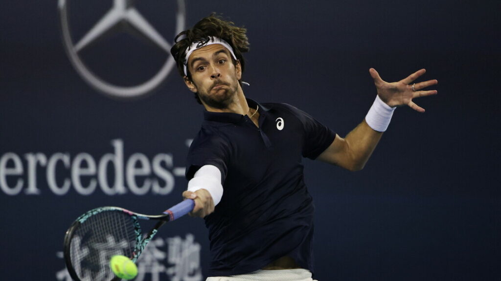 Tennis: Shanghai, Musetti vince il derby con Darderi e va agli ottavi - Tennis