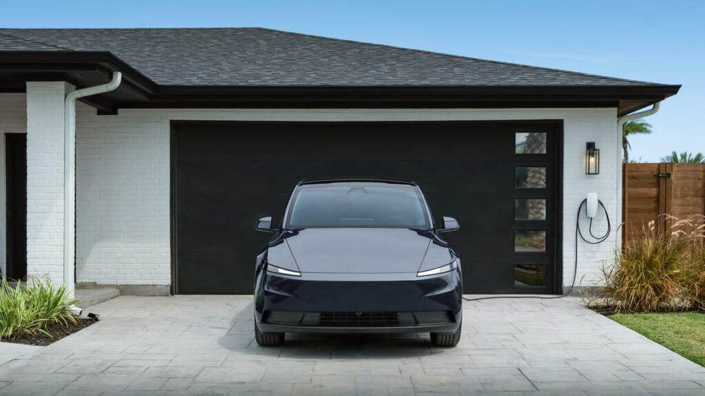 Tesla Model Y Standard 2025: arriva l'elettrica più accessibile che cambierà gli "standard" di mercato - News