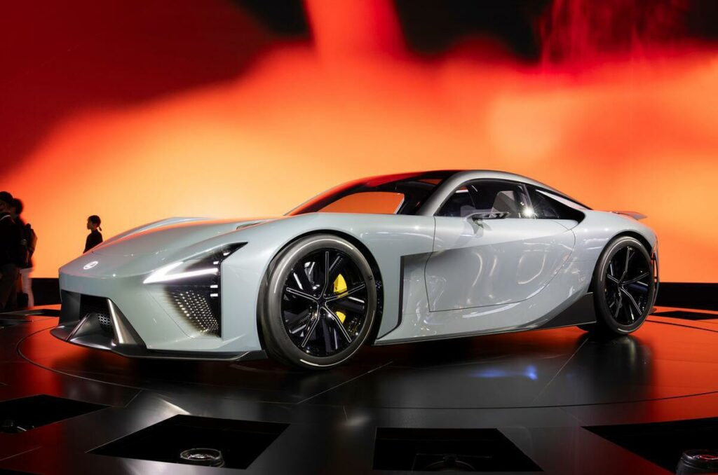 Toyota prepara la rivoluzione: nel 2027 arriva l’auto elettrica con batteria allo stato solido - Elettrico