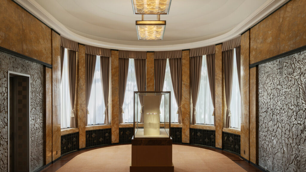 Van Cleef Arpels al metropolitan Teien Art Museum di Tokyo - Moda