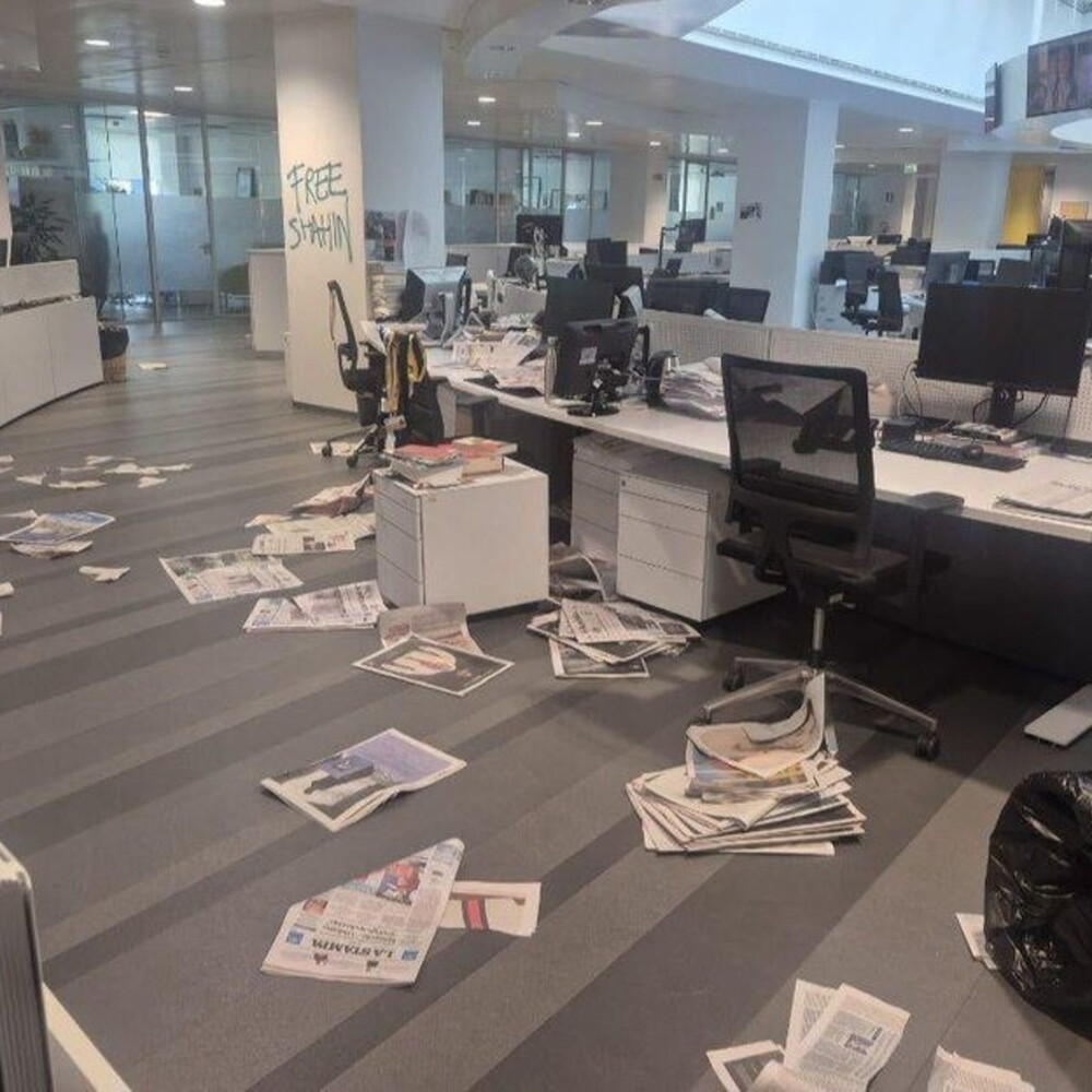 Assalto Pro-Pal alla redazione de 'La Stampa', la solidarietà di Mattarella e Meloni Assalto Pro-Pal alla redazione de 'La Stampa', la solidarietà di Mattarella e Meloni