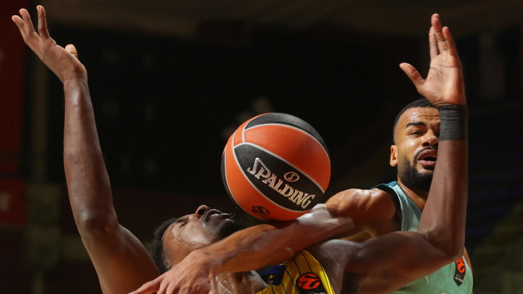 Braccio di ferro tra Bologna e il governo su Virtus-Maccabi - Basket