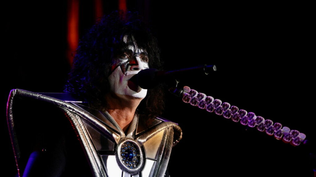‘Chitarrista dei Kiss morto per ferite dopo caduta accidentale’ – Musica 'Chitarrista dei Kiss morto per ferite dopo caduta accidentale' - Musica
