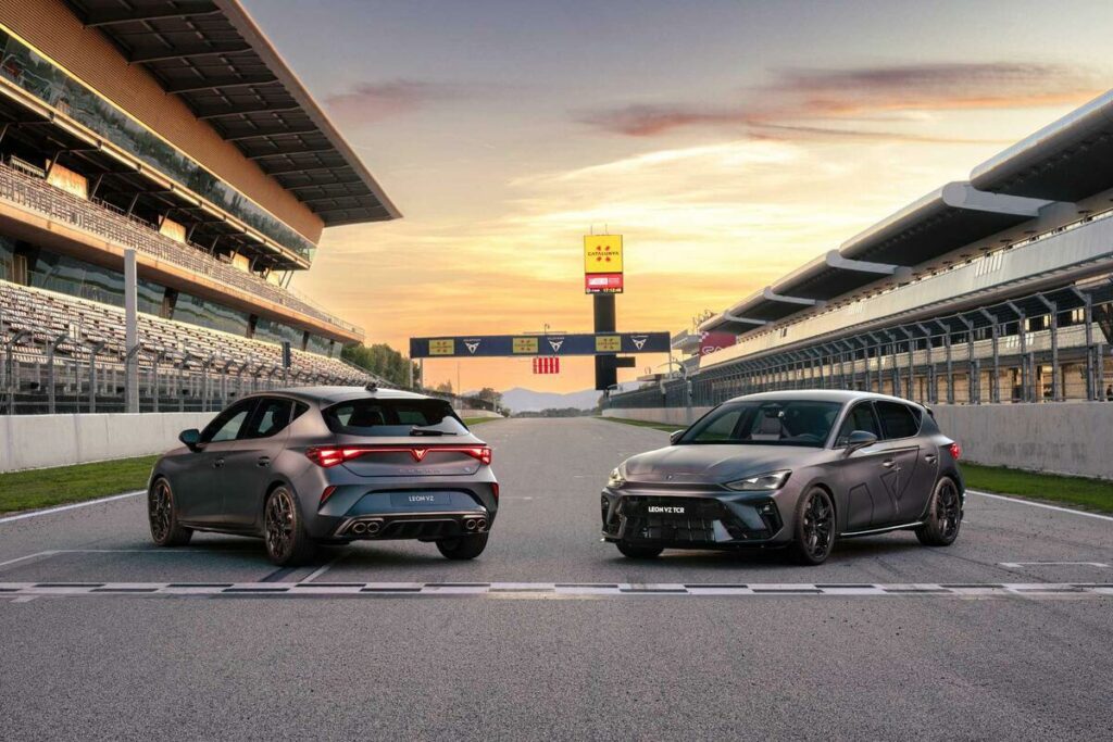 Dalla pista alla strada: CUPRA Leon VZ TCR e Leon VZ portano lo spirito racing tra le curve cittadine - News