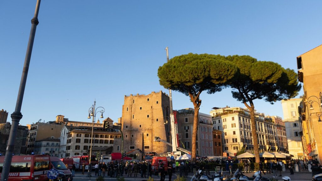 Festa 4 novembre, annullato volo frecce tricolori per crollo Torre Conti