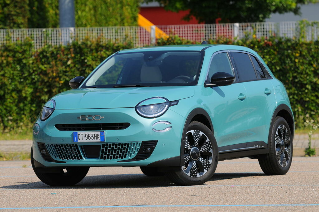 Fiat 600: nel 2026 anche non ibrida e con il cambio manuale
