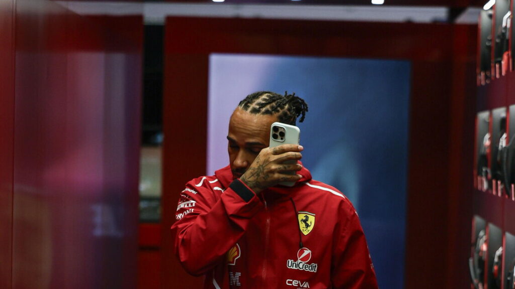 Hamilton risponde ad Elkann: 'Mi concentro sulla guida anche quando dormo' - F1