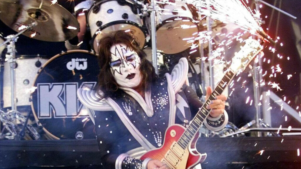 Il chitarrista dei Kiss è morto per le ferite riportate dopo una caduta accidentale – Notizie Il chitarrista dei Kiss è morto per le ferite riportate dopo una caduta accidentale - Notizie