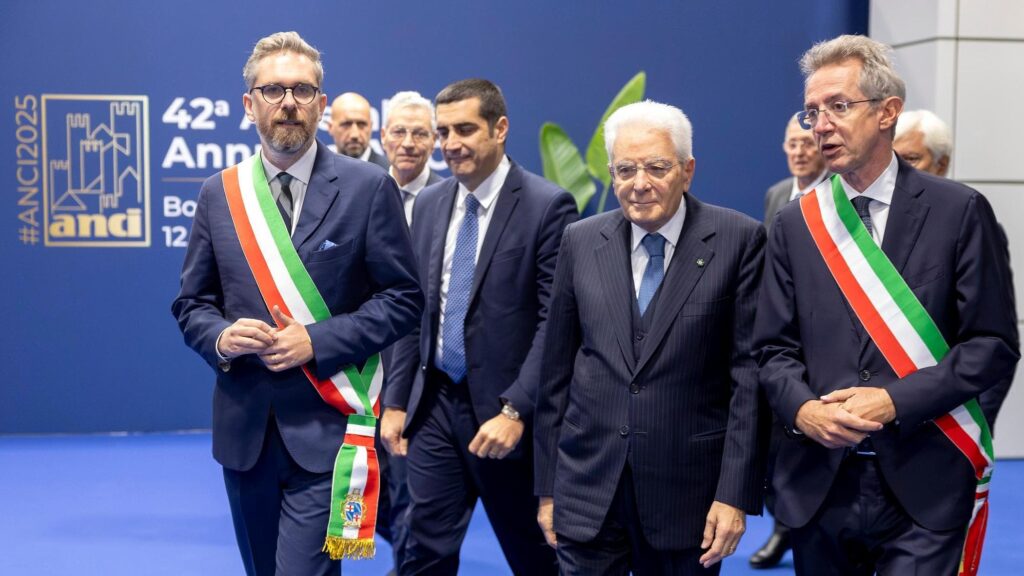 Mattarella all’Anci: “Il confronto con il governo sulle risorse ai comuni vada avanti”