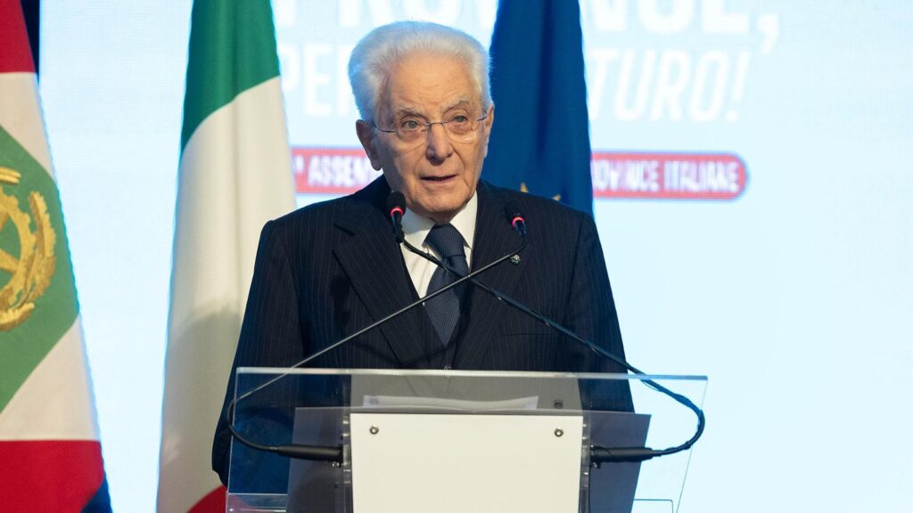 Mattarella, messaggio per il viaggio di Leone XIV: “È tempo di iniziative di pace nel Mediterraneo”