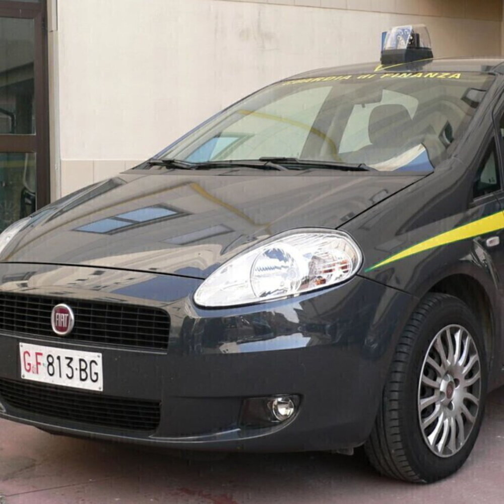 Sgominata banda del narcotraffico internazionale a Brescia: 24 arresti e confische per 3 m… Sgominata banda del narcotraffico internazionale a Brescia: 24 arresti e confische per 3 m...