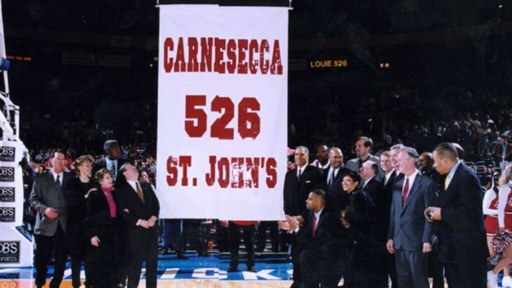 Un libro e una piazza per Lou Carnesecca, icona del basket Usa - Basket