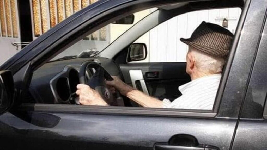 quasi un milione di italiani over 80 ancora al volante