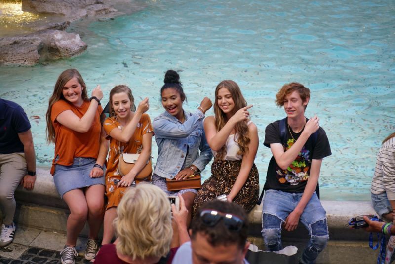 Tourists to pay to visit Trevi Fountain as Rome residents get free ent Tourists to pay to visit Trevi Fountain as Rome residents get free ent