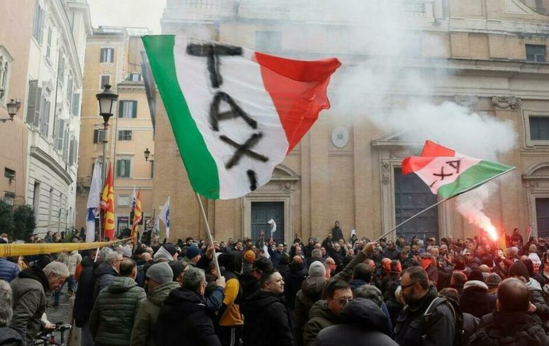 Rome taxi drivers chase, kick and spit at Italian politician during pr Rome taxi drivers chase, kick and spit at Italian politician during pr