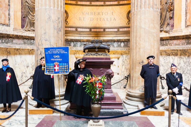 Grandson of Italy's last king calls for royal remains to be laid to re