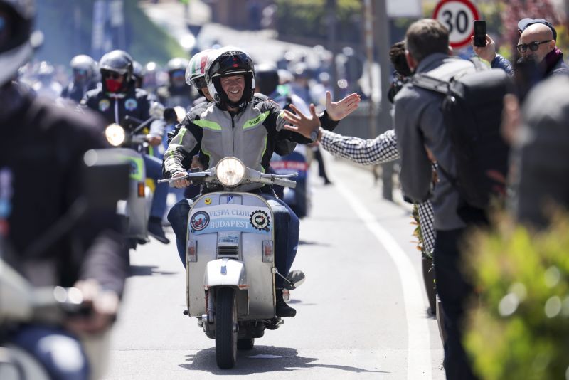 Vespa enthusiasts gather in Rome to mark 80 years of iconic scooter Vespa enthusiasts gather in Rome to mark 80 years of iconic scooter